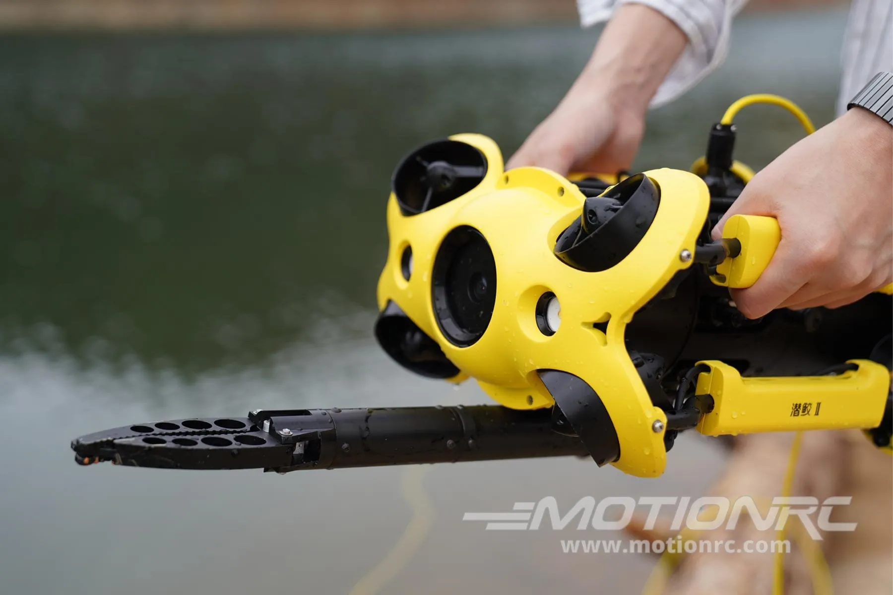 Chasing M2 Professional Submersible ROV with 100M Tether, Manual Reel, Grabber Claw, Trolley Case and 4K Video - RTR
