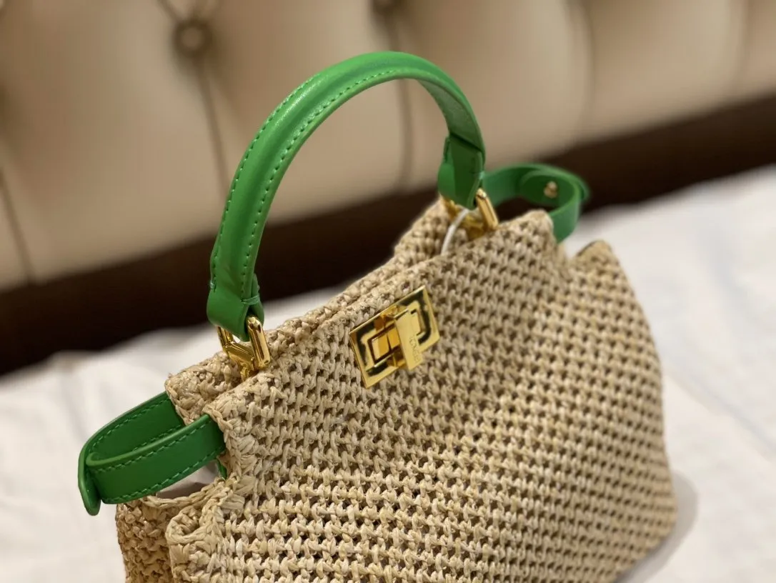 EN   Designer bags by Fendi 103
